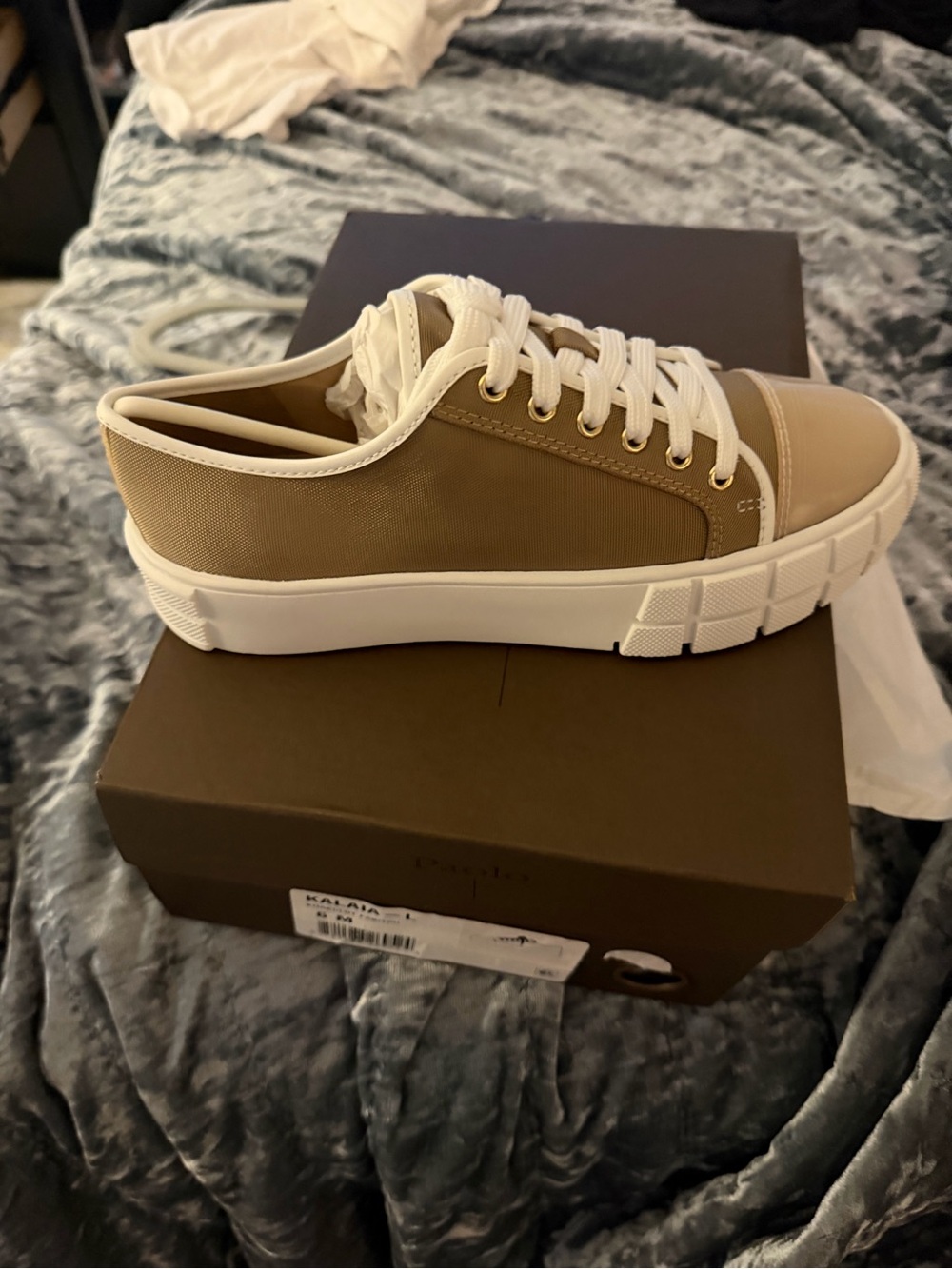 Women's Low-Top Casual Sneakers in Tan and White